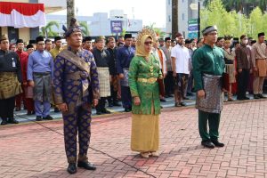 Junjung Tinggi Kebhinekaan, Pegawai Kantor Imigrasi Kelas I Khusus TPI Batam Kenakan Pakaian Adat Daerah Pada Upacara Hari Kemerdekaan Republik Indonesia Ke-79