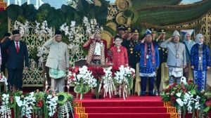 Presiden Jokowi Pimpin Upacara Penurunan Bendera Sang Merah Putih di Istana Negara IKN